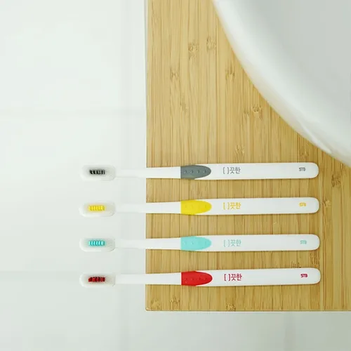 이튼튼 실리콘 칫솔 4개 교체형 칫솔모 4개 칫솔케이스 1개