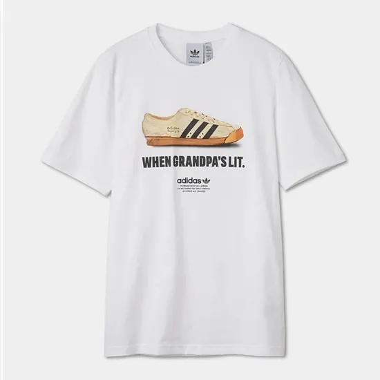 아디다스 그래픽 티 화이트 남자 반팔 IC8871