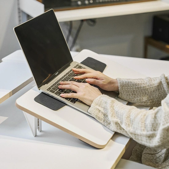 제닉스 올핏스탠드 태블릿 노트북 거치대 62% 할인특가(14,900원/배송비2,500원)