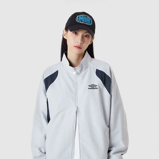 엄브로 엔지니어드 스탠넥 웜업 바람막이 자켓 카키 라이트그레이