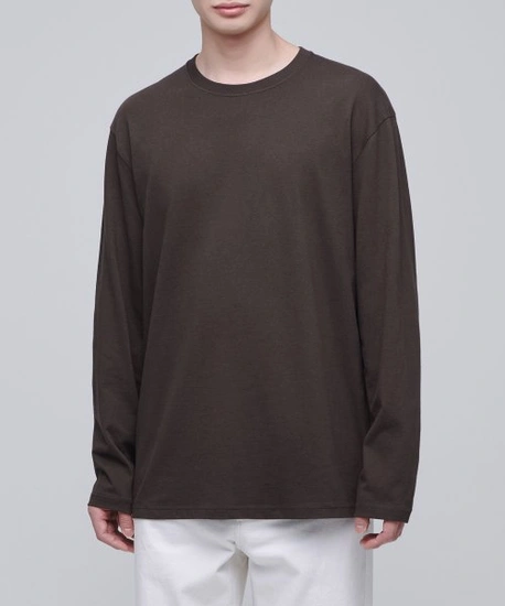 무신사 스탠다드 무탠 베이식 긴팔 티셔츠 다크브라운 / 건메탈
