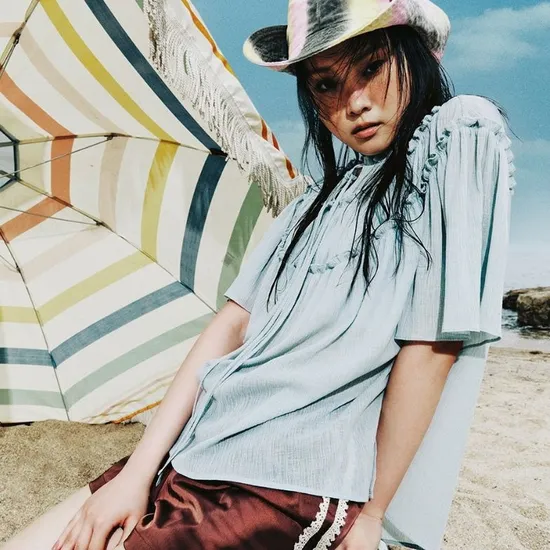 롯데온) 럭키슈에뜨 솔리드 반팔 크롭자켓 127,890원