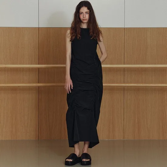 롯데온) 르 스트링 슬리브리스 원피스 62,530원