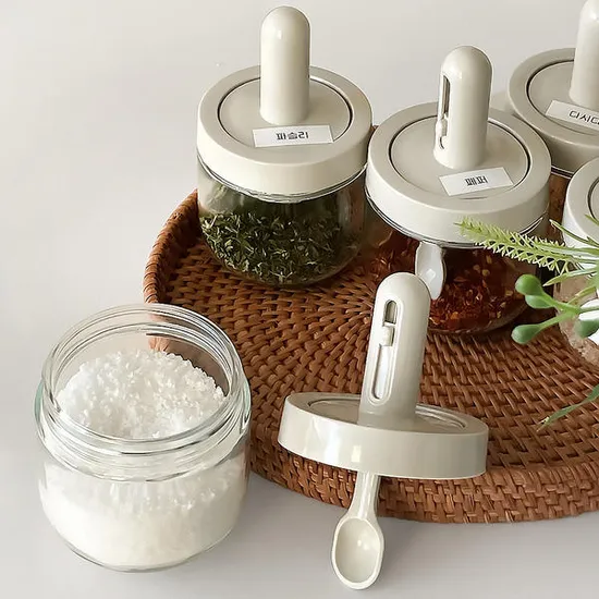 11번가) 숟가락이 붙어있는 밀폐 길이조절 양념통 조미료통 세트 7,920원 무료