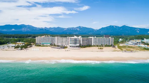 켄싱턴 설악비치 키즈 패키지 객실 조식 3인 키즈월드 3인 바우처 129,900원~