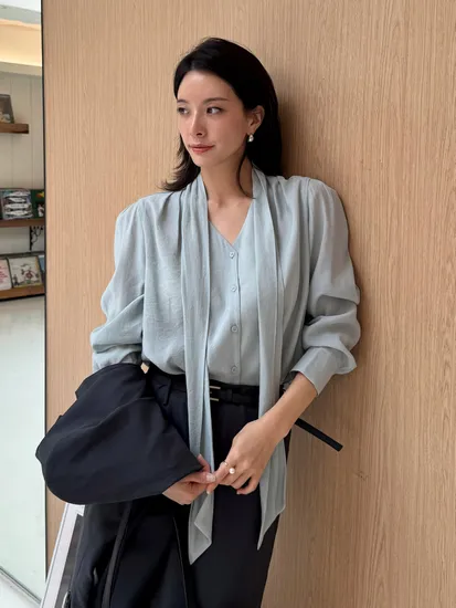 더아이잗 셔링 타이 브이넥 블라우스 mint
