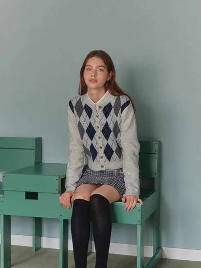 백 핀턱 세미 크롭 셔츠