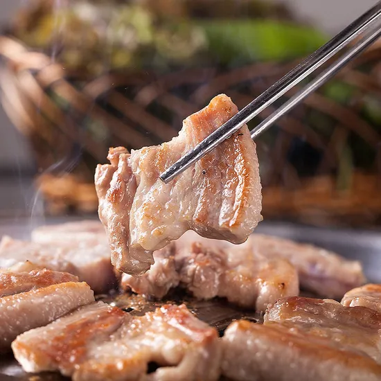 수입산 냉동삼겹살 1kg 1팩 11,000원 / 3팩 35,900원