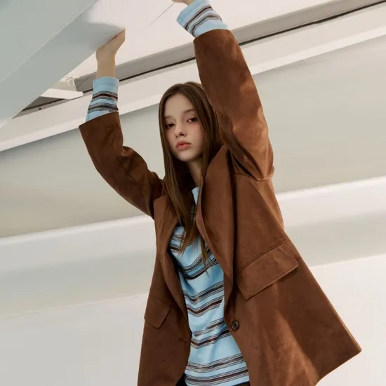 플라스틱아일랜드 투버튼 싱글 스웨이드 자켓