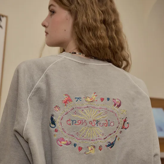 꼼파뇨 캣 스티치 레글런 피그먼트 맨투맨