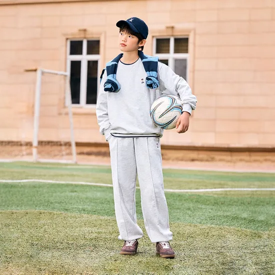 스파오 키즈 쿠디 자수 스웨트셔츠