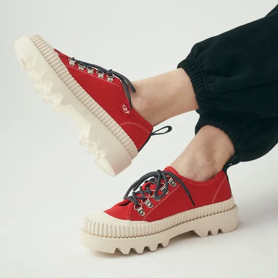 SALT&CHOCOLATE 안유진 스니커즈