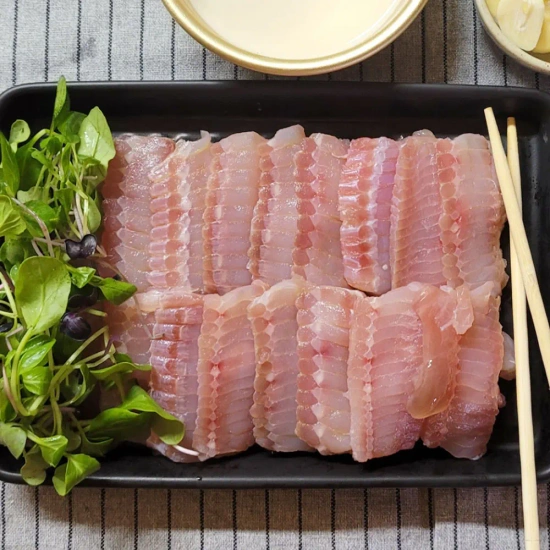 국내산 숙성 홍어  (9,507원)/9kg급 대방어 회(18,538원)/양배추 2통 (4,783원)/흙대파 대파 1kg(2,925원)/ 유럽샐러드 1kg (7,198원)/[CJ 본사직영] 비비고 만두세트(20,002원) /무료