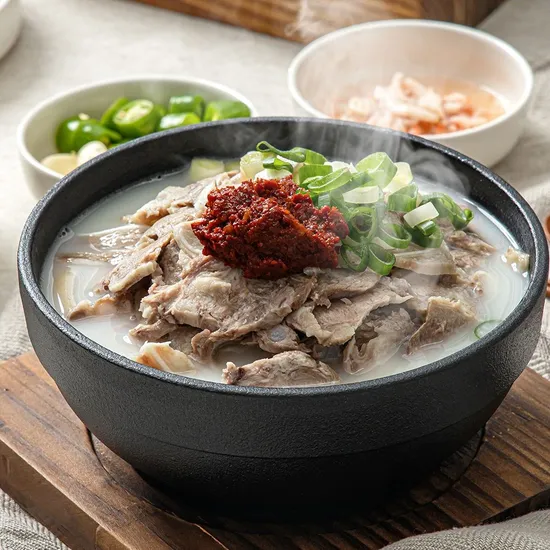 육품당 간편 돼지국밥 200g*8팩 외 얼큰/순대국밥