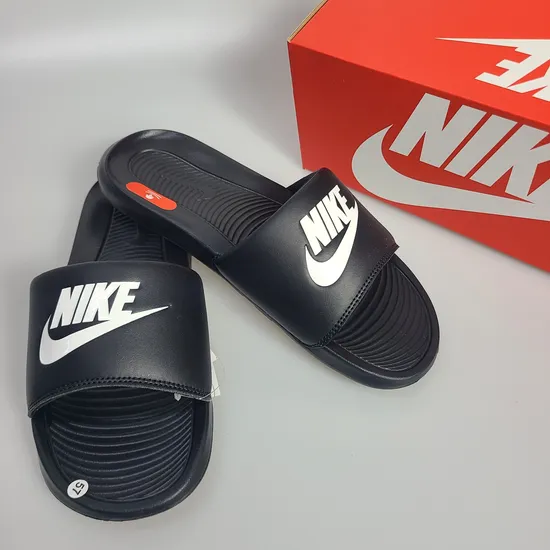 나이키 빅토리원 슬라이드 슬리퍼 CN9675-002 블랙