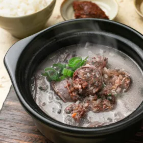 간편 순대국밥 180g x 5팩 또는 돼지국밥 140g x 5팩 중 택 1