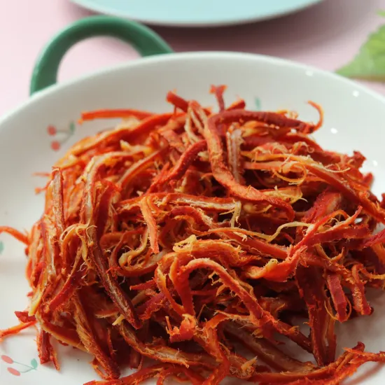 국내산 치킨 꿔바로우 1kg 8,354원, 부대찌게 1.35kg 2팩 14,184원, 오징어 육포 100g 7,891원