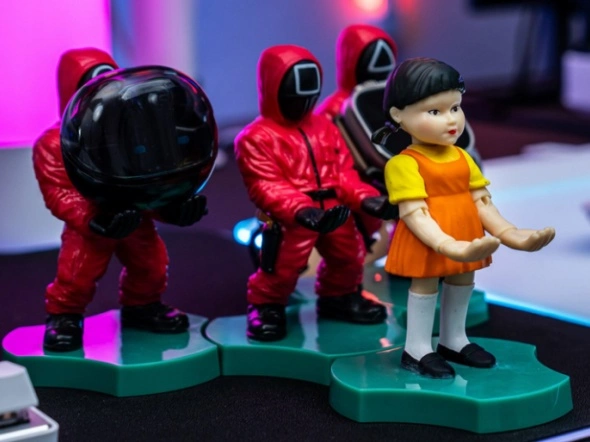 오징어게임 영희/진행요원O 이어버드&amp;스마트폰 스탠드 예약판매(~02/04)